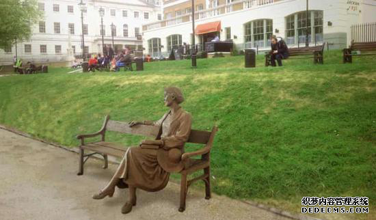  图：伦敦里士满的弗吉尼亚·伍尔夫（Virginia Woolf）纪念碑模型